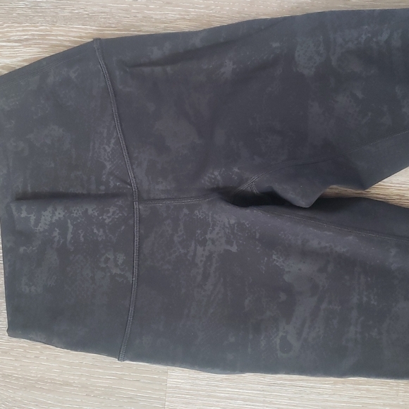 Lululemon Snake Print Legging - Picture 3 of 3